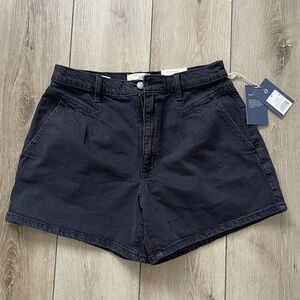 NEVER BEEN WORN WOMEN’S SHORTS 🩳